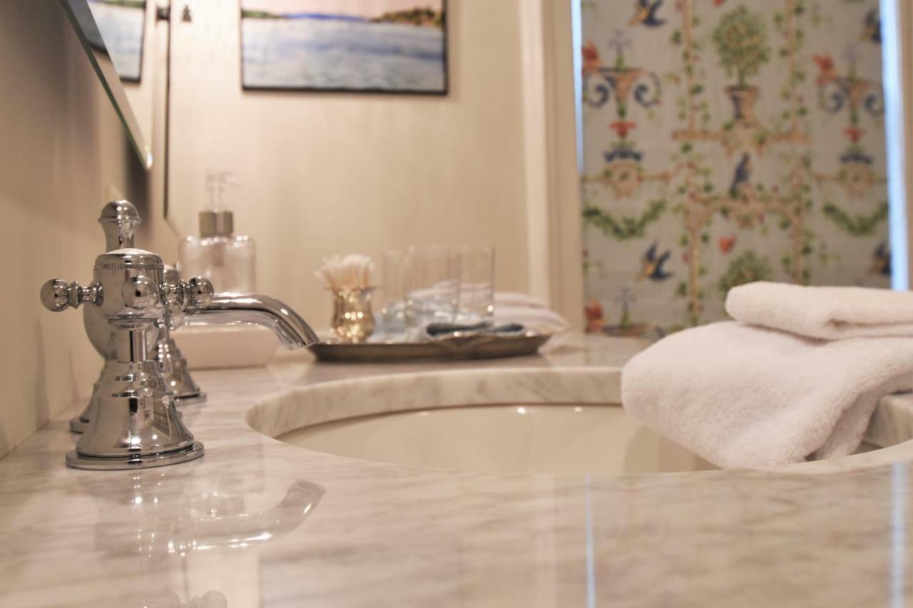 34 State "Historic Luxury Suites" สกานีทาเลส ภายนอก รูปภาพ