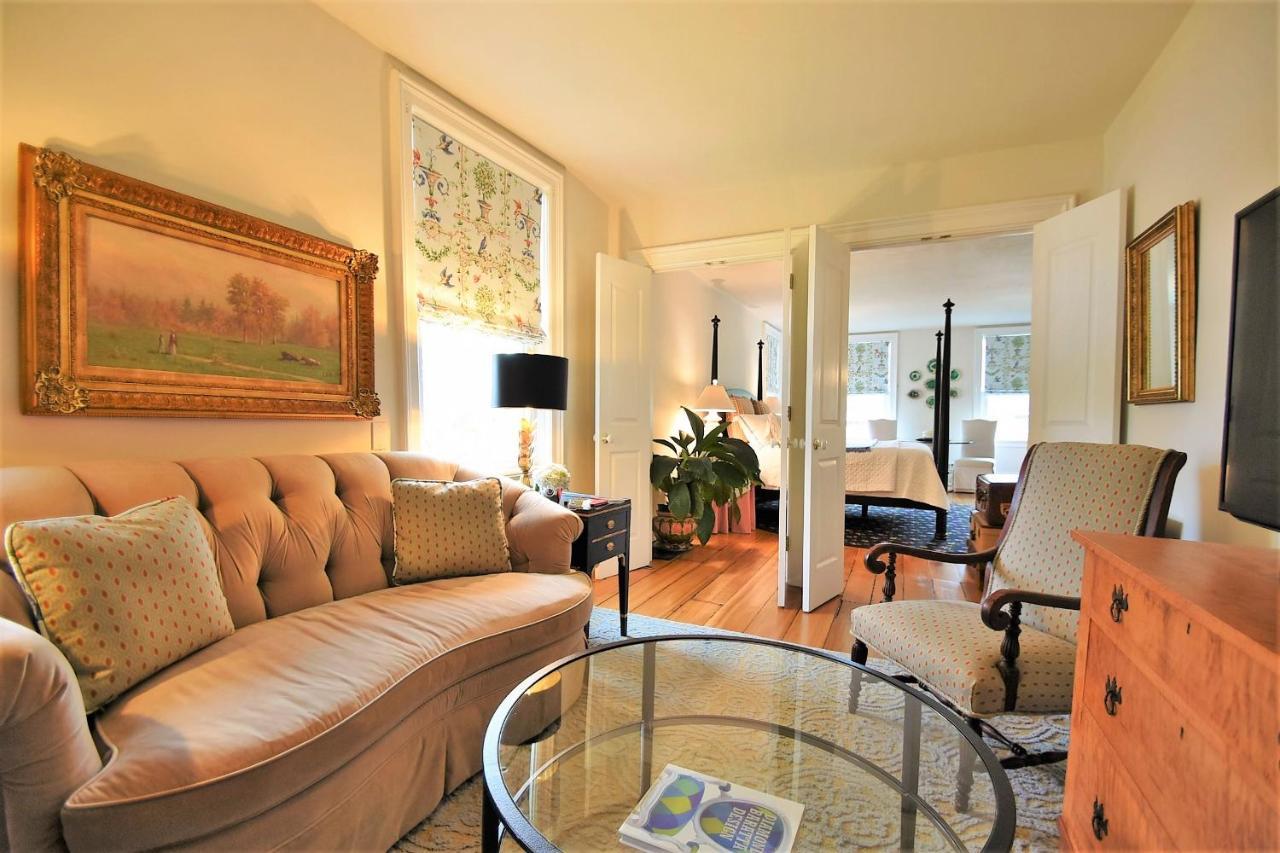 34 State "Historic Luxury Suites" สกานีทาเลส ภายนอก รูปภาพ